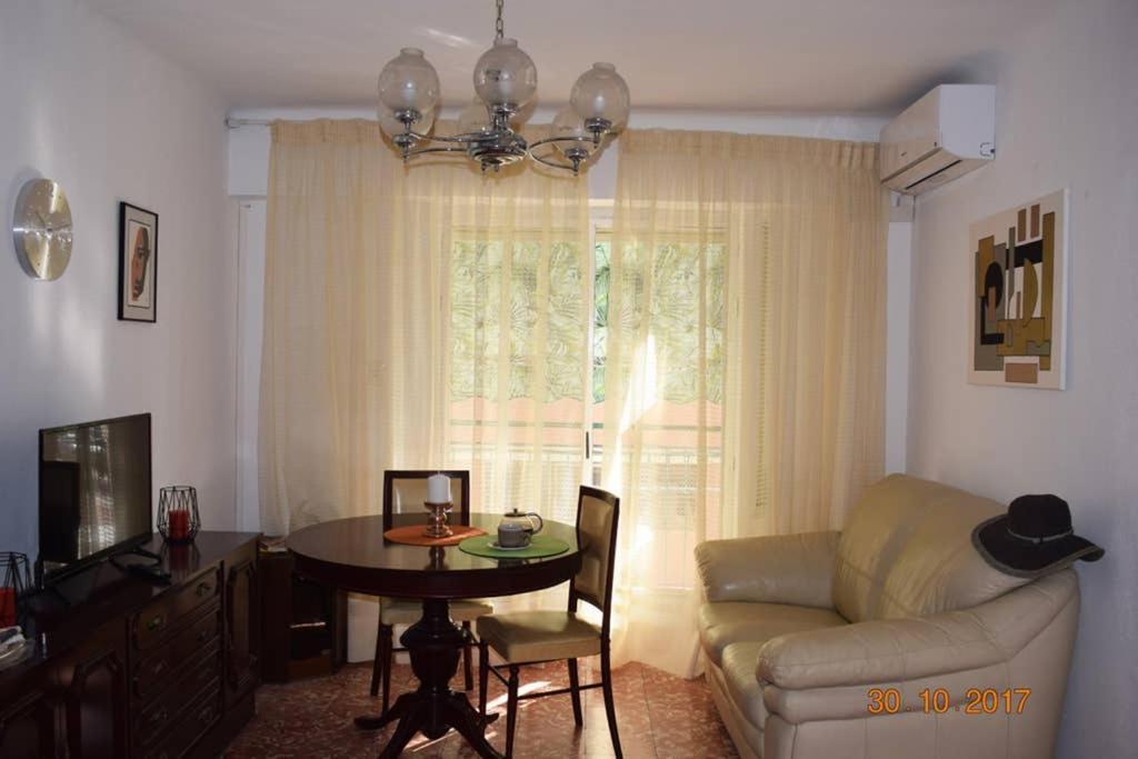 Apartamento En El Centro De Alicante Esterno foto